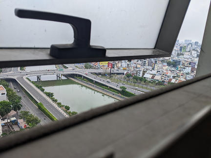 A city and a river shown through an open window. Eine Stadt und ein Fluß, die durch ein halboffenes Fesnter gezeigt werden. 